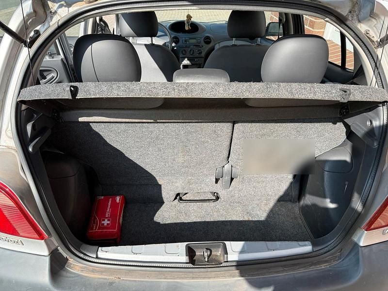 Gebraucht Toyota Yaris 68 PS (50 kW) 2001 Silber Kleinwagen