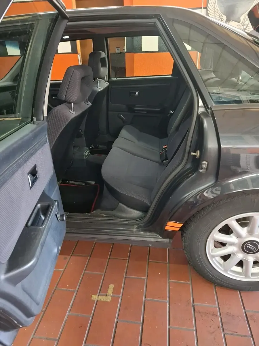 Gebraucht Audi 80 133 PS (97 kW) 1994 Schwarz Limousine