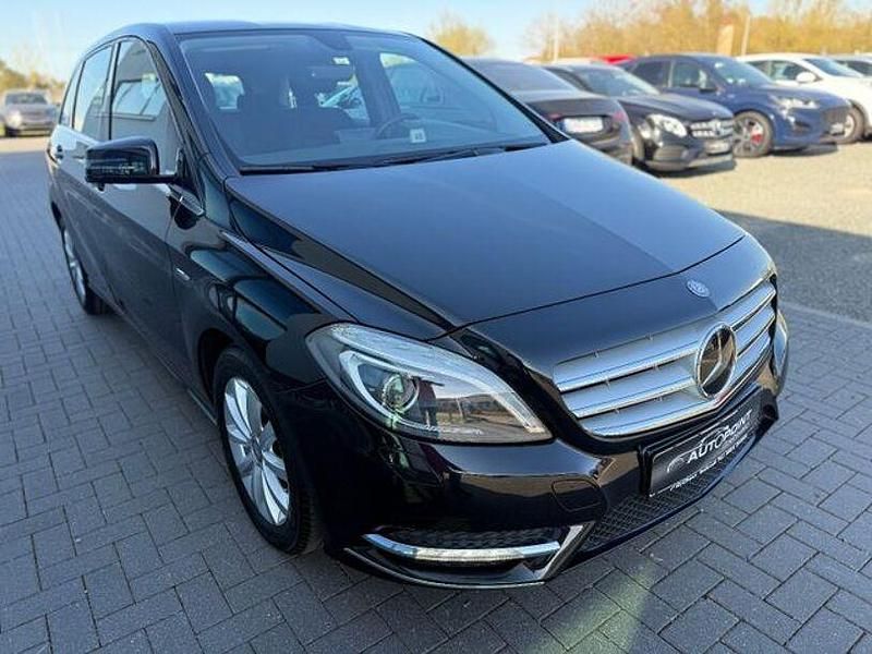 Gebraucht Mercedes B180 109 PS (80 kW) 2012 Schwarz Van / Kleinbus