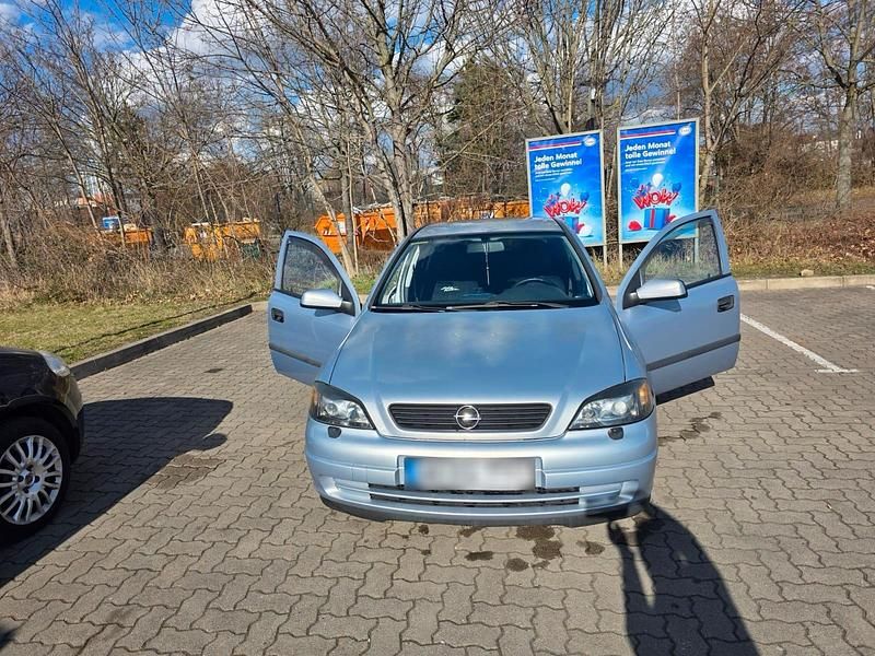 Gebraucht Opel Astra 101 PS (74 kW) 2001 Silber Limousine