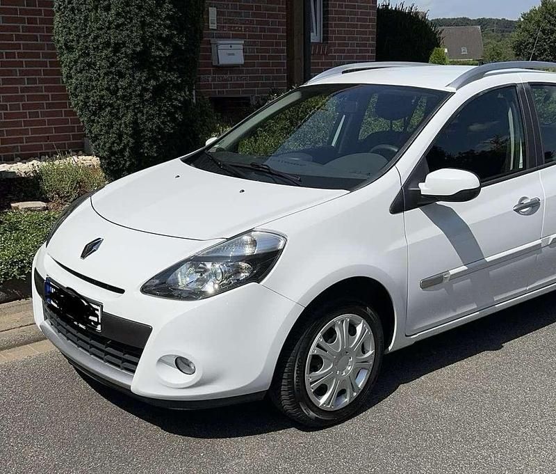 Weiß Gebraucht 2010 Renault Clio GrandTour Dynamique Kombi | 4.500 € (Fairer Preis) - Bild 1/4