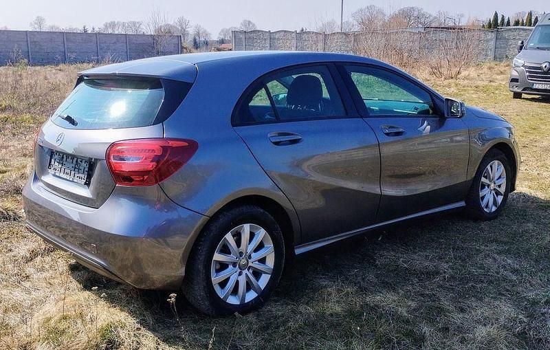 Gebraucht Mercedes A160 90 PS (66 kW) 2017 Grau Limousine