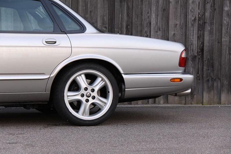 Gebraucht Jaguar XJR 363 PS (266 kW) 1999 Silber Limousine