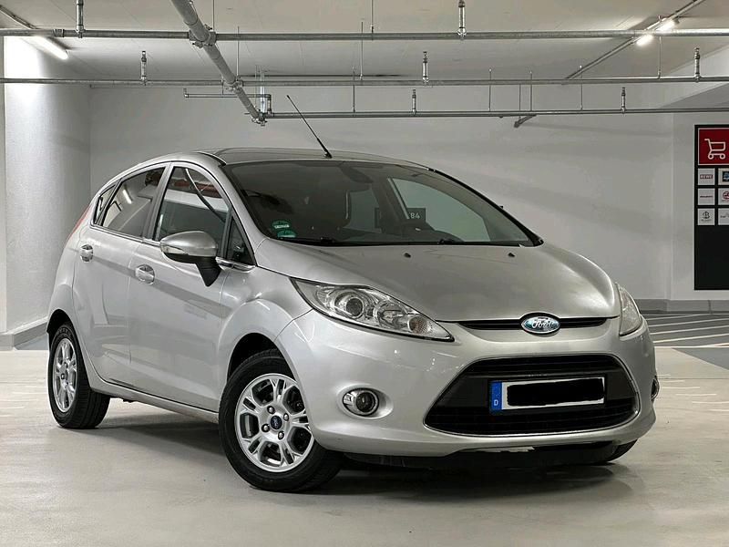Gebraucht Ford Fiesta Titanium 97 PS (71 kW) 2009 Silber Kleinwagen