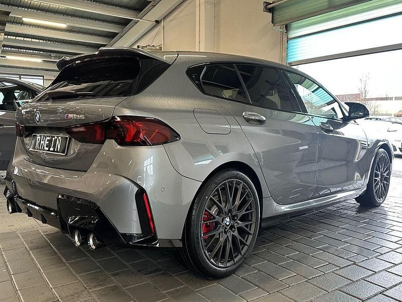 Neu BMW M135 Performance 300 PS (220 kW) 2026 Grau Kleinwagen