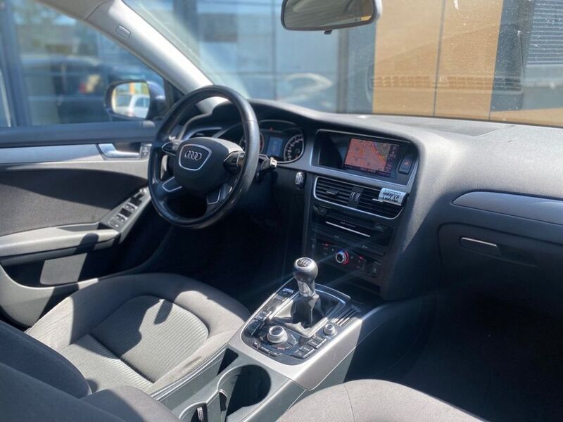 Gebraucht Audi A4 Business 170 PS (125 kW) 2013 Blau Limousine