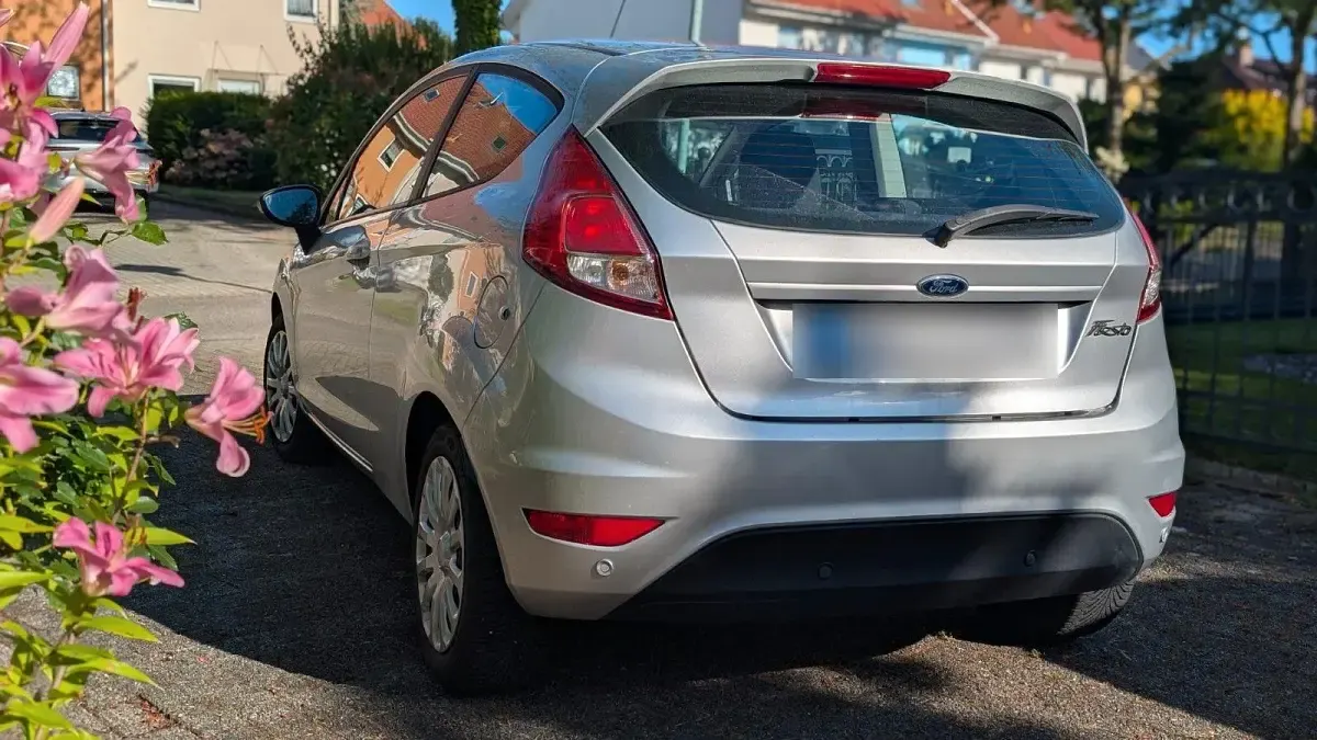 Gebraucht Ford Fiesta SYNC Edition 82 PS (60 kW) 2014 Silber Kleinwagen