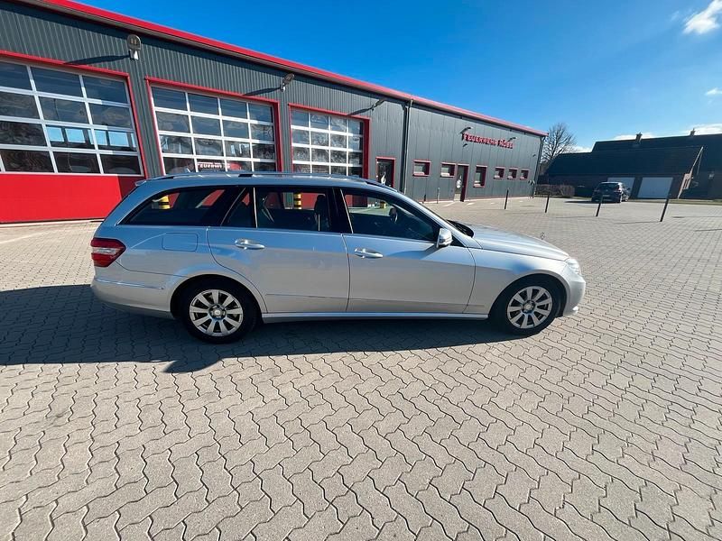 Gebraucht Mercedes E220 Avantgarde 170 PS (125 kW) 2012 Silber Kombi