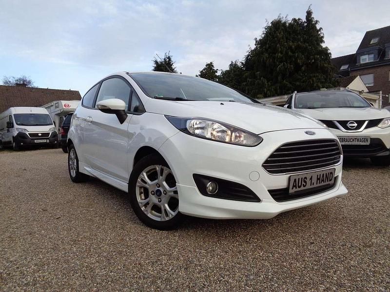Frostweiß Gebraucht 2014 Ford Fiesta Trend Kleinwagen | 5.200 € - Bild 1/4
