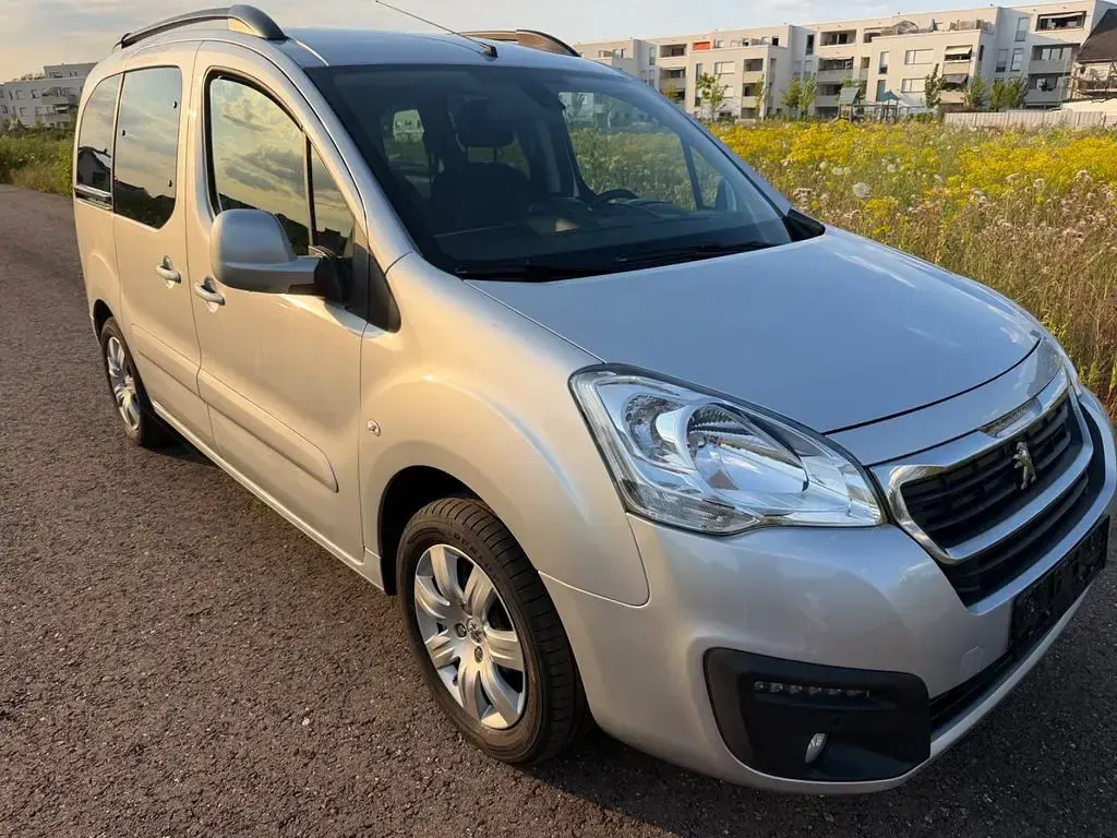 Gebraucht Peugeot Partner Tepee Allure 110 PS (80 kW) 2017 Silber Van / Kleinbus