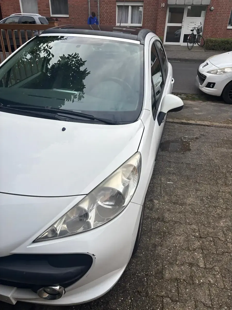 Gebraucht Peugeot 207 90 PS (66 kW) 2009 Weiß Limousine
