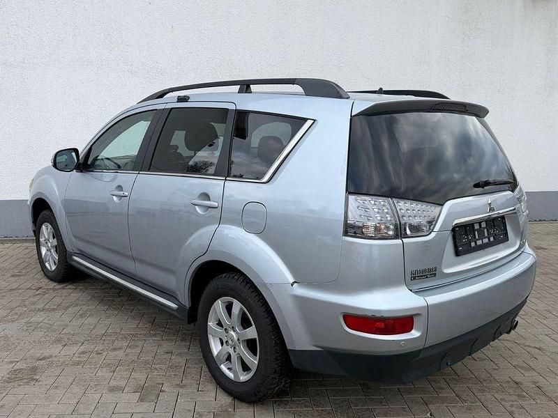 Gebraucht Mitsubishi Outlander Edition 177 PS (130 kW) 2011 Silber SUV