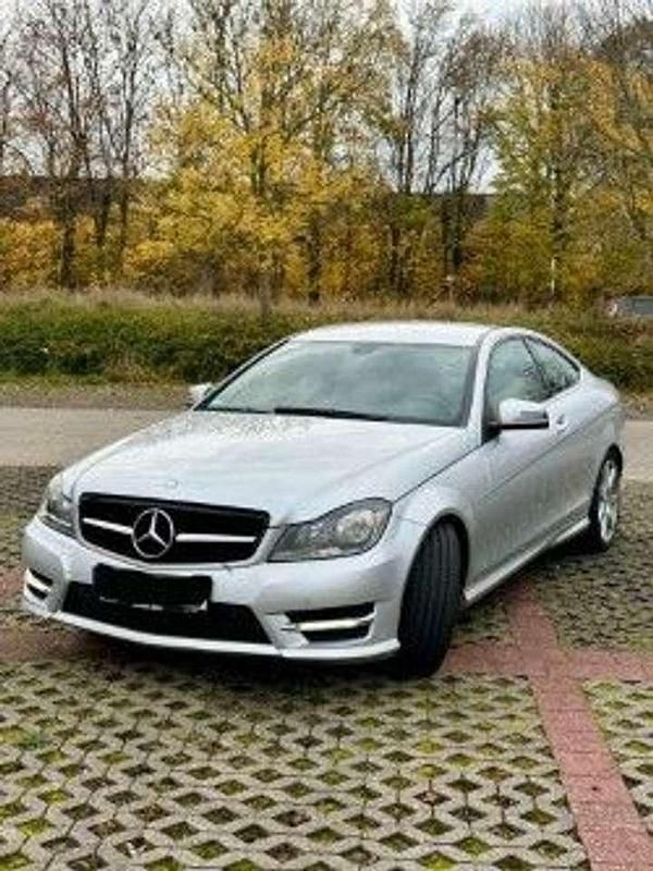 Silber Gebraucht 2013 Mercedes C180 AMG line Coupé | 7.990 € (Guter Preis) - Bild 1/4