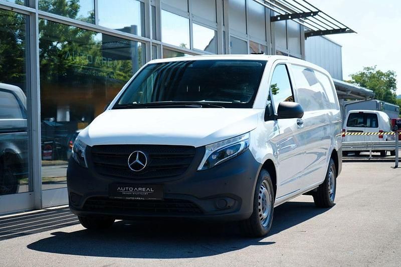 Weiß Gebraucht 2019 Mercedes Vito Van / Kleinbus | 22.610 € (Fairer Preis) - Bild 1/4