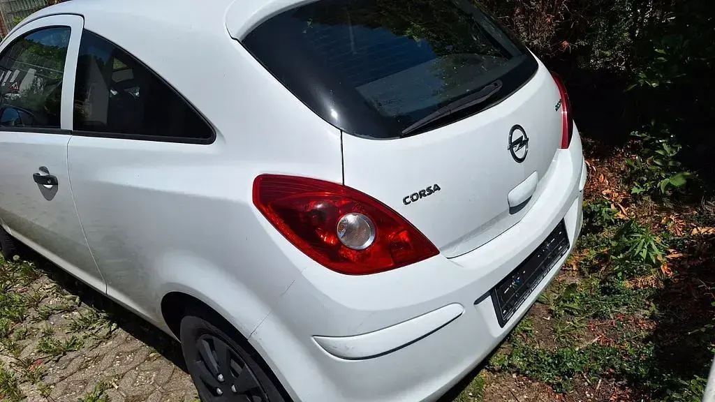 Gebraucht Opel Corsa 69 PS (50 kW) 2011 Weiß Kleinwagen