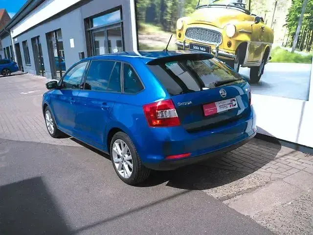 Gebraucht Skoda Rapid Joy 125 PS (91 kW) 2016 Blau Kleinwagen
