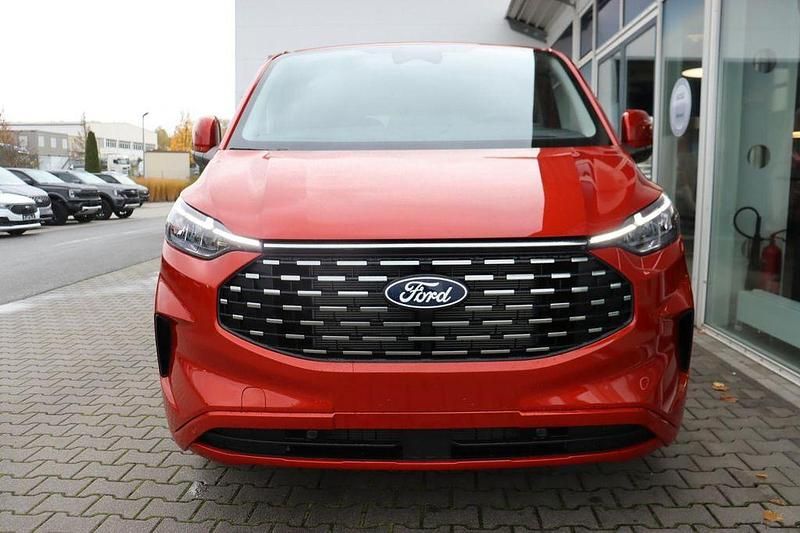 Neu Ford Tourneo Titanium 170 PS (125 kW) 2026 Rot Van / Kleinbus