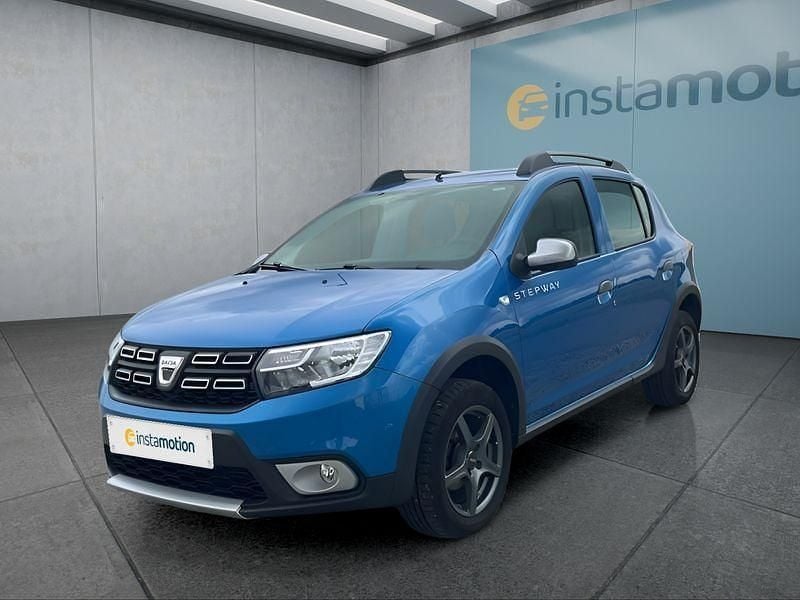 Blau Gebraucht 2019 Dacia Sandero Stepway Kleinwagen | 15.399 € - Bild 1/4