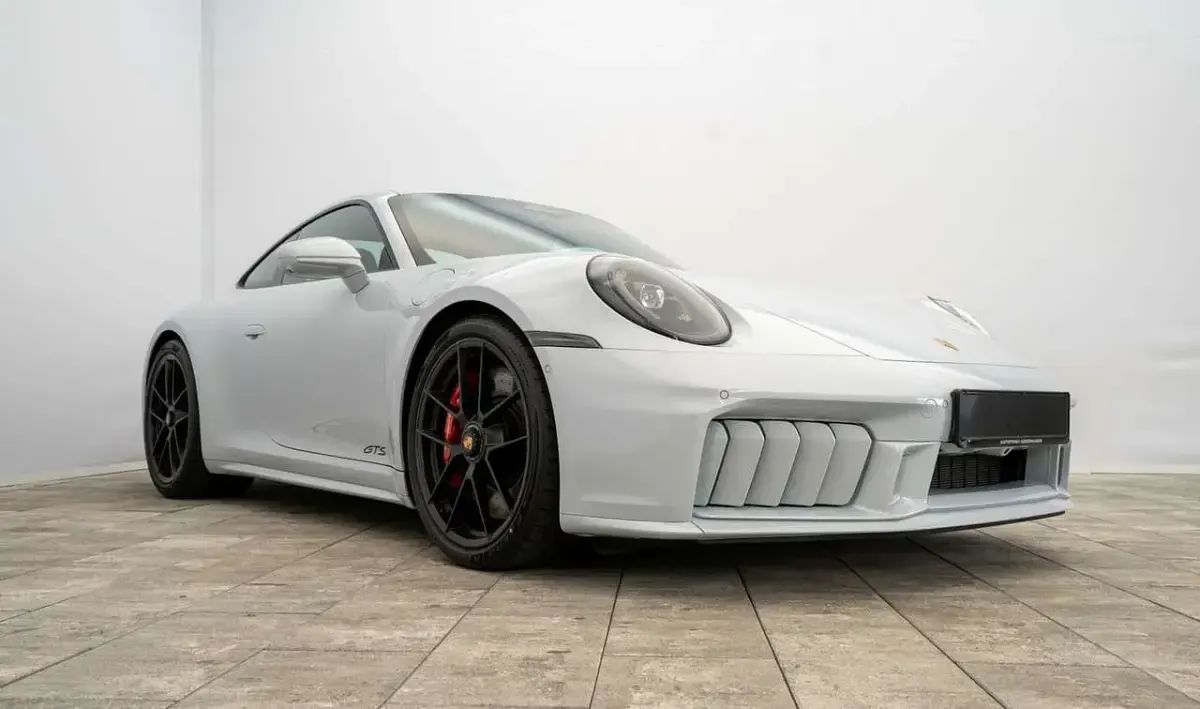Neu Porsche 992 541 PS (397 kW) 2026 Eisgrau metallic Coupé
