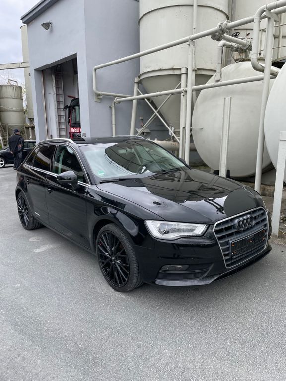 Schwarz Gebraucht 2016 Audi A3 Sportback Ambiente Limousine | 16.300 € (Fairer Preis) - Bild 1/4