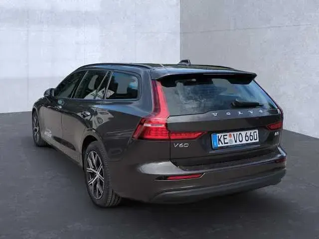 Gebraucht Volvo V60 120 PS (88 kW) 2024 Kombi