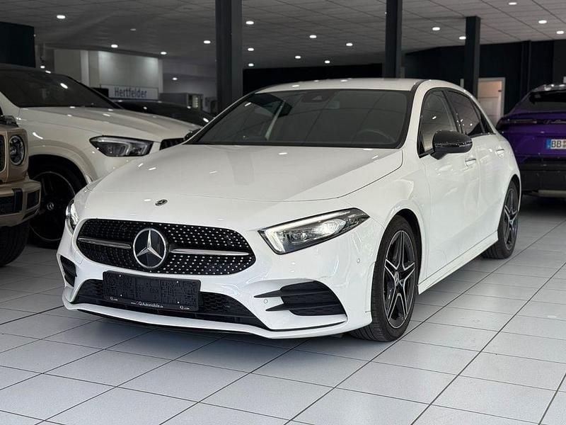 Weiß Gebraucht 2021 Mercedes A200 AMG line Limousine | 24.990 € (Guter Preis) - Bild 1/4