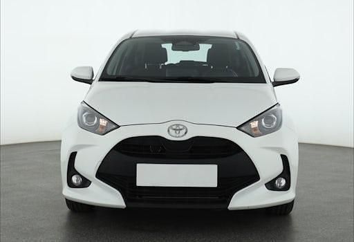 Gebraucht Toyota Yaris Hybrid 116 PS (85 kW) 2024 Weiß Limousine