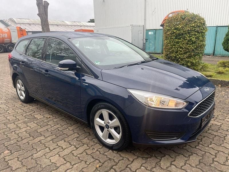 Blau Gebraucht 2017 Ford Focus Trend Kombi | 5.600 € (Guter Preis) - Bild 1/4