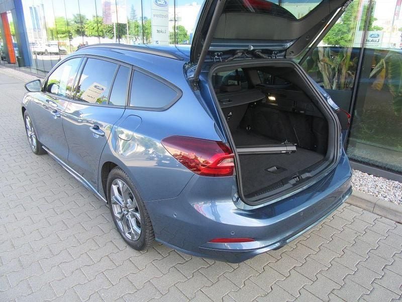 Gebraucht Ford Focus ST-Line X 116 PS (85 kW) 2024 Chromablaumet. Limousine