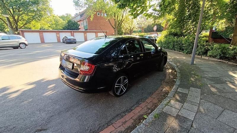 Gebraucht Skoda Rapid Ambition 105 PS (77 kW) 2015 Schwarz Kleinwagen