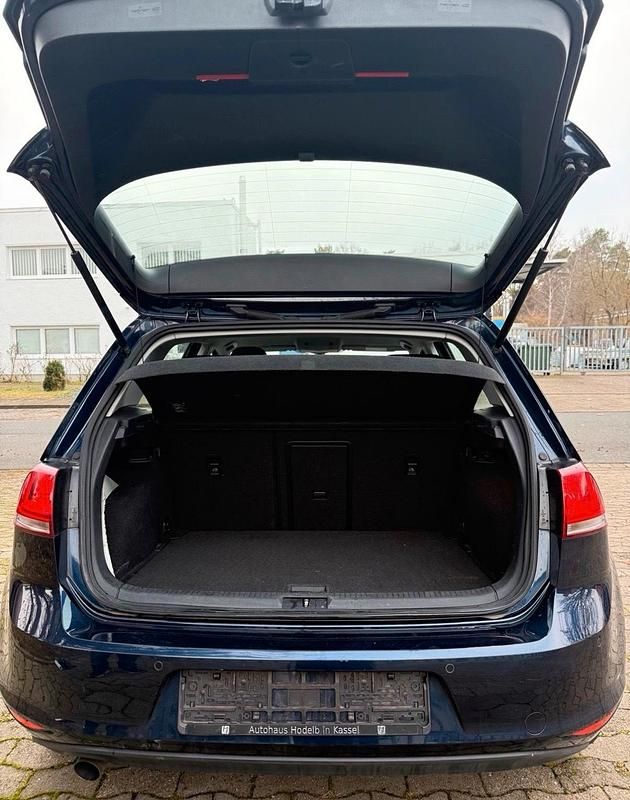 Gebraucht VW Golf VII 105 PS (77 kW) 2014 Blau Kleinwagen
