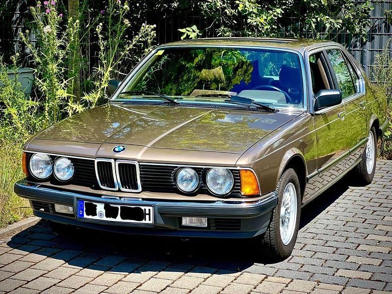 Braun Gebraucht 1987 BMW 735 Limousine | 26.959 € - Bild 1/4