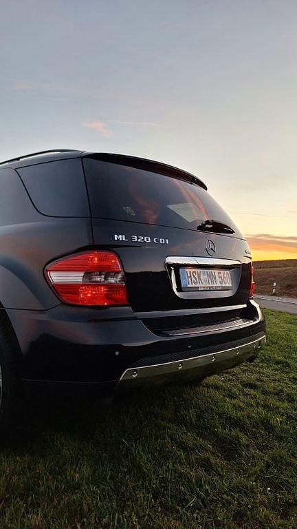 Gebraucht Mercedes ML320 224 PS (164 kW) 2006 Schwarz SUV