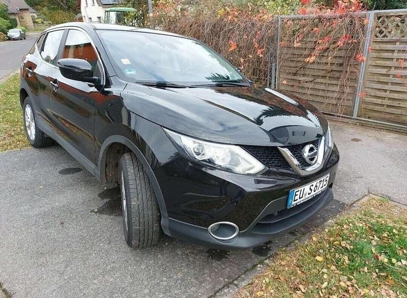 Schwarz Gebraucht 2015 Nissan Qashqai Acenta SUV | 6.999 € (Superpreis) - Bild 1/4