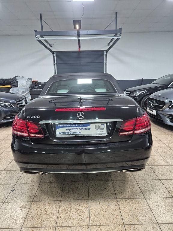 Gebraucht Mercedes E200 Avantgarde 184 PS (135 kW) 2015 Schwarz Cabrio