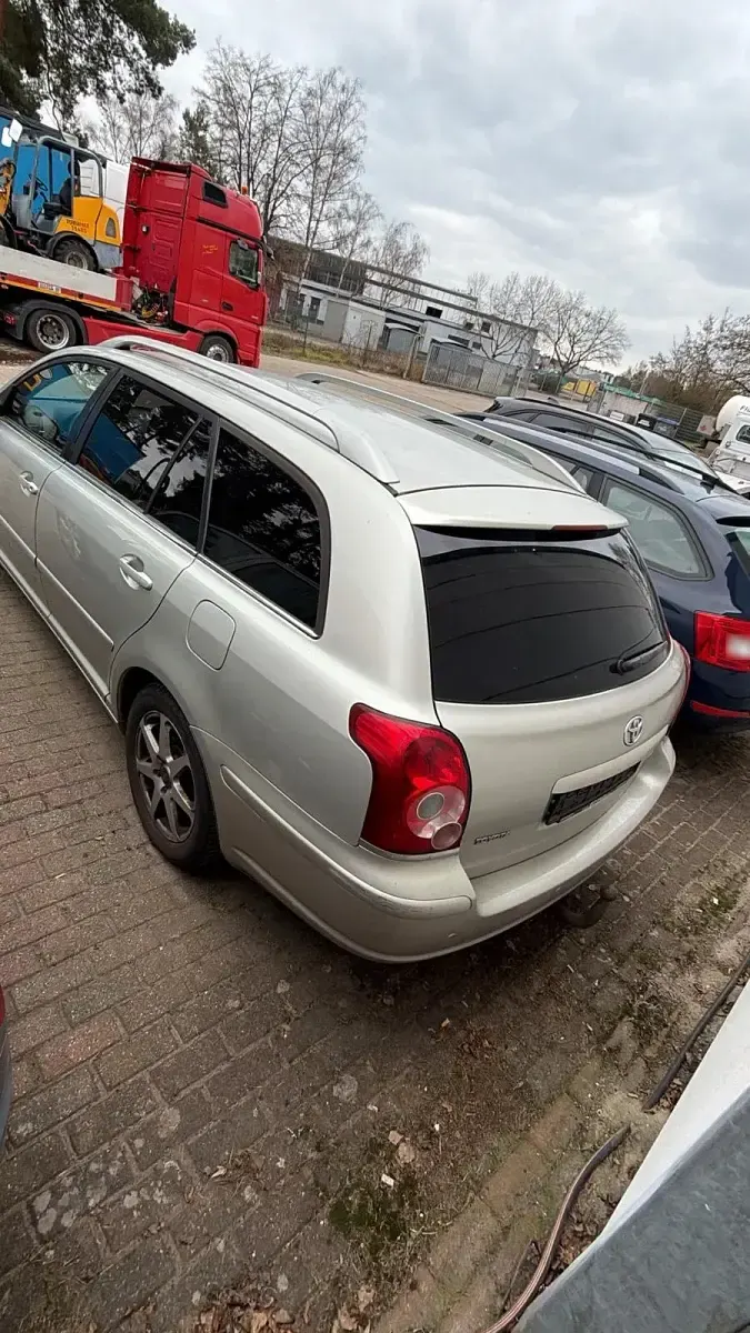 Gebraucht Toyota Avensis 176 PS (129 kW) 2006 Andere farben Kombi