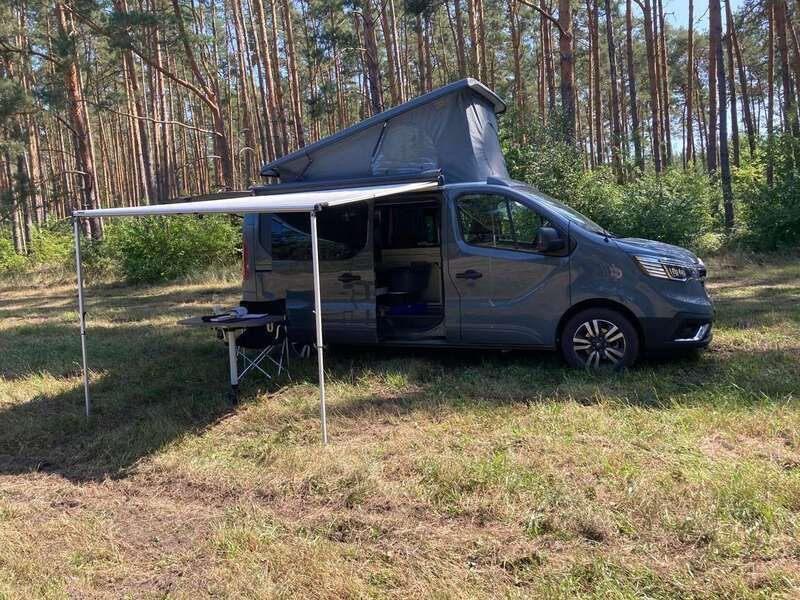 Grau Gebraucht 2024 Renault Traffic Van / Kleinbus | 57.800 € - Bild 1/1