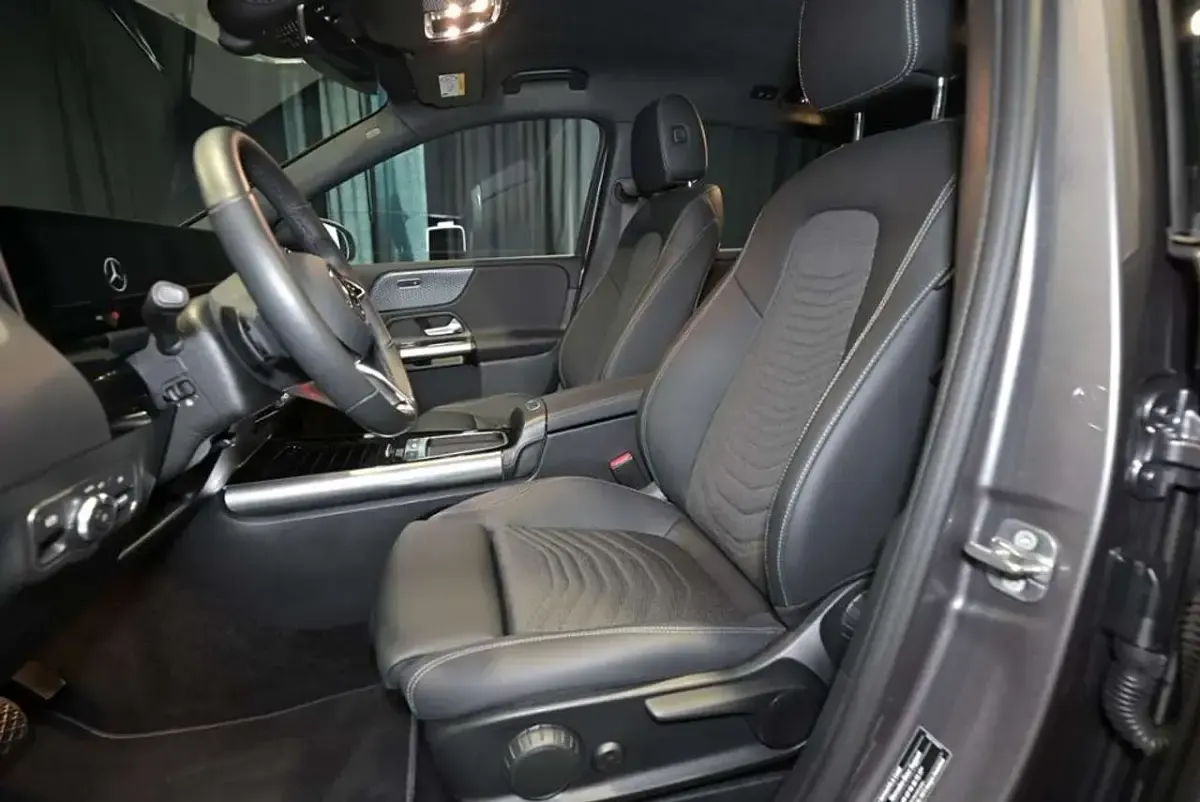 Gebraucht Mercedes B180 136 PS (100 kW) 2025 Grau Kleinwagen