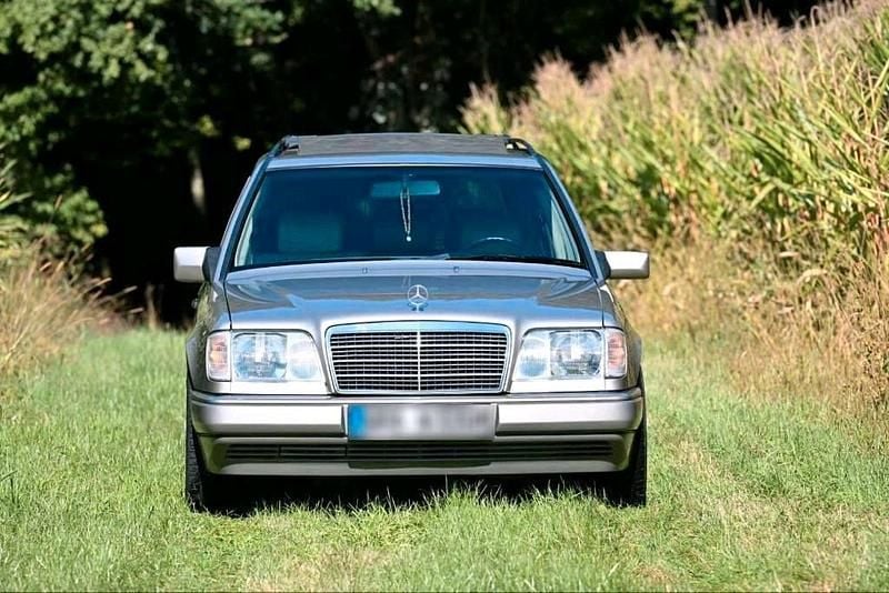Second-hand Mercedes E320 220 CP (161 kW) 1994 Andere farben Break