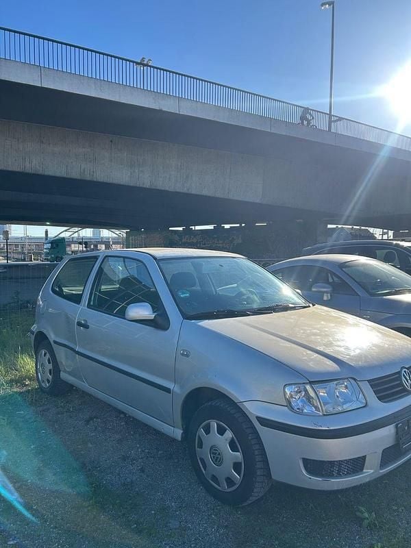 Gebraucht VW Polo Comfortline 60 PS (44 kW) 2000 Silber Limousine