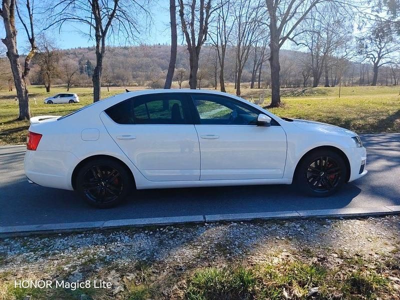 Gebraucht Skoda Octavia RS 184 PS (135 kW) 2015 Weiß Kleinwagen