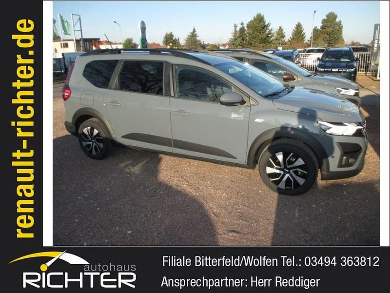 Gebraucht Dacia Jogger Expression 141 PS (103 kW) 2025 Grau Van / Kleinbus