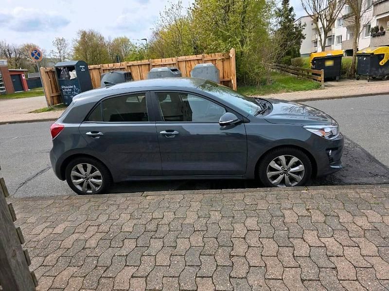 Gebraucht Kia Rio 101 PS (74 kW) 2021 Grau Kleinwagen