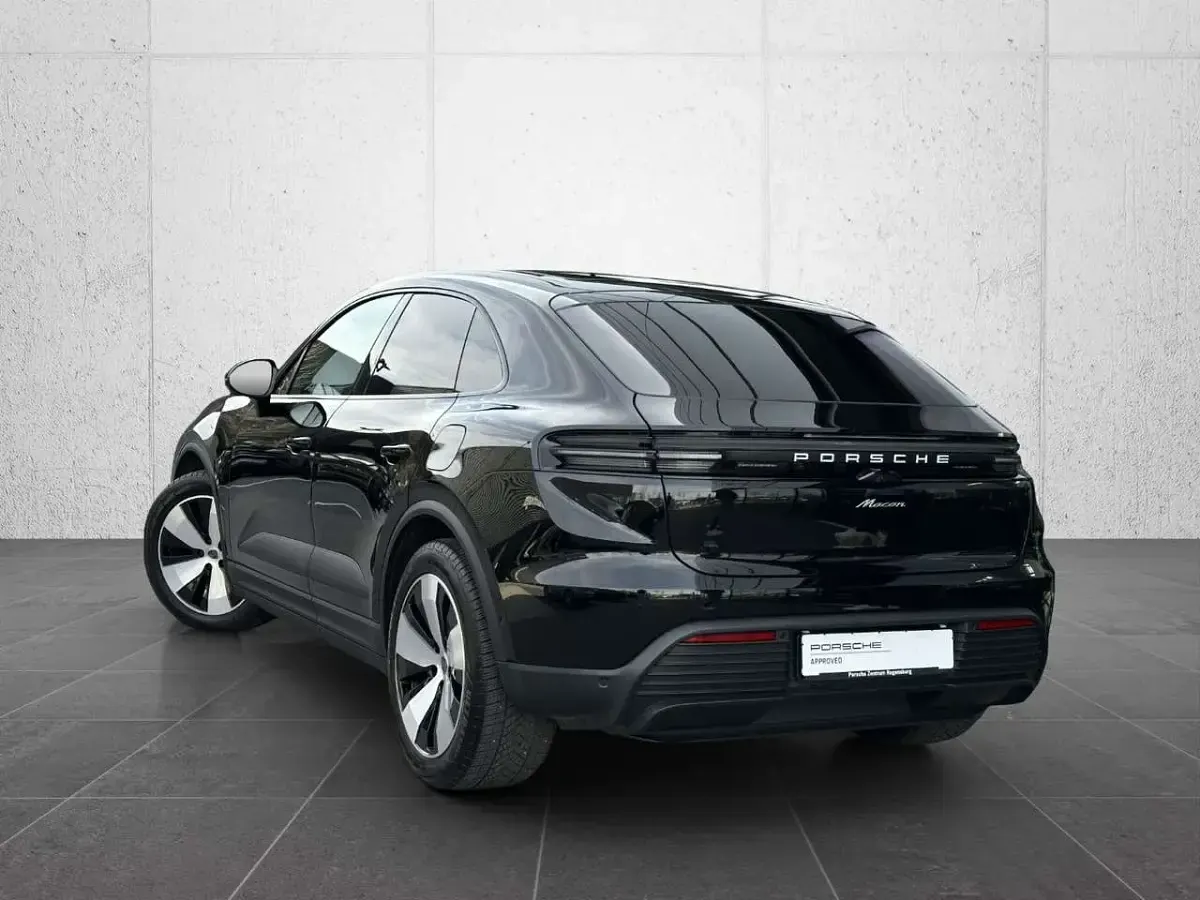 Używany Porsche Macan 264 kW (360 KM) 2025 Czarny SUV
