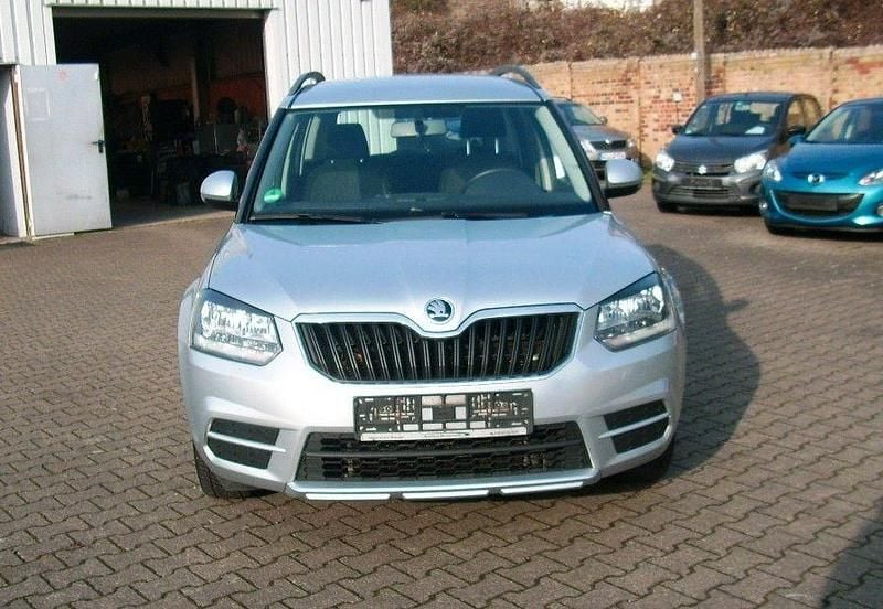 Silber Gebraucht 2015 Skoda Yeti Active SUV | 5.799 € (Superpreis) - Bild 1/4