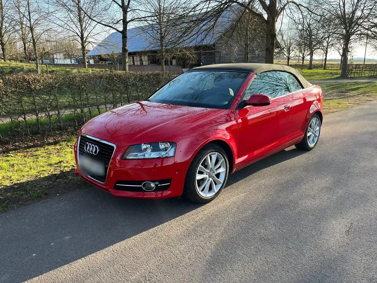 Gebraucht Audi A3 Cabriolet 105 PS (77 kW) 2012 Rot Cabrio