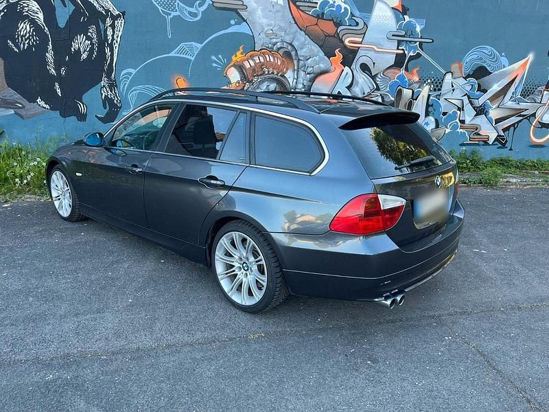 Gebraucht BMW 330 Basis 231 PS (169 kW) 2006 Grau Kombi