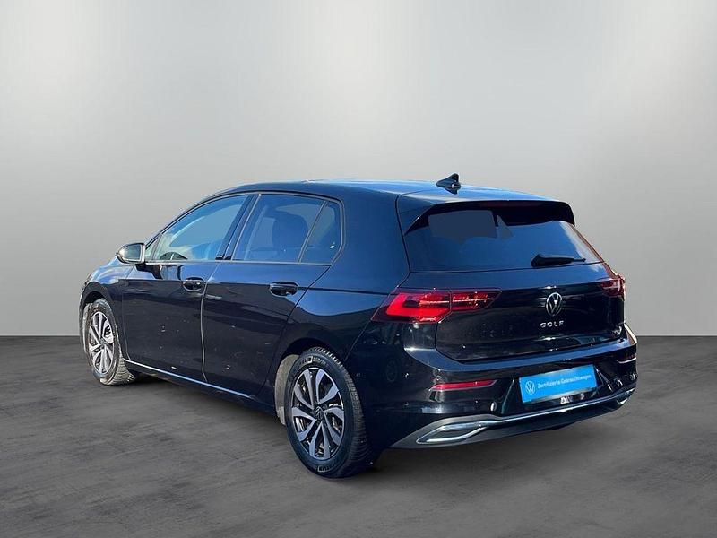 Gebraucht VW Golf VIII Active 150 PS (110 kW) 2022 Deep black perleffekt Limousine