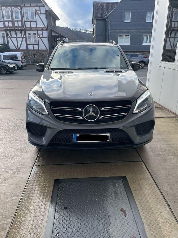 Schwarz Gebraucht 2018 Mercedes GLE350 SUV | 28.890 € (Guter Preis) - Bild 1/4