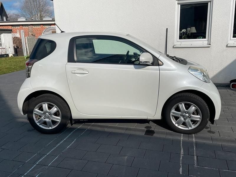 Gebraucht Toyota iQ 68 PS (50 kW) 2013 Andere farben Kleinwagen